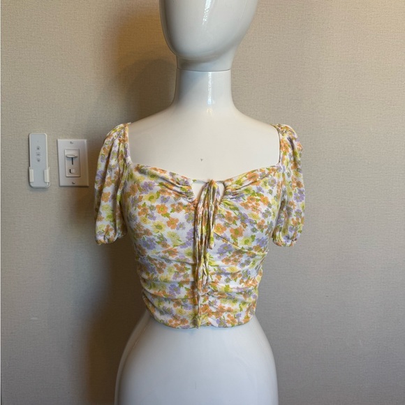 Sophie Rue Yellow Crop Blouse with Tie Front and Short Sleeves - Picture 4 of 5